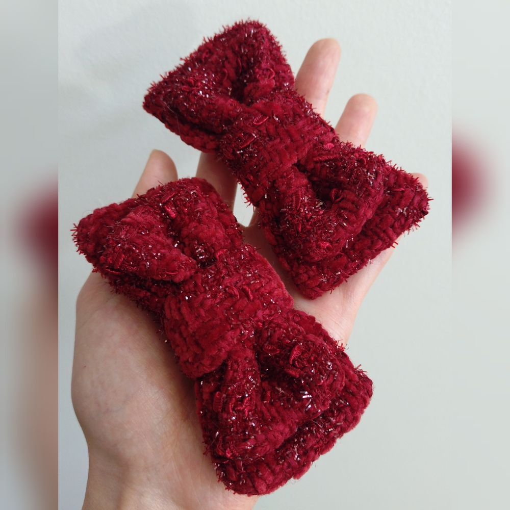 Or FREE when bundle over $50 - Red Tweed Bow Pins